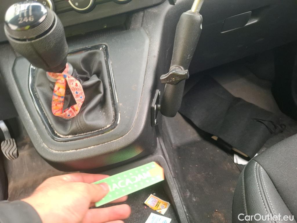  Renault  Kangoo RENAULT  / 2021 / 4P / Fourgonnette GD CONFORT - BLUE DCI 95 #19