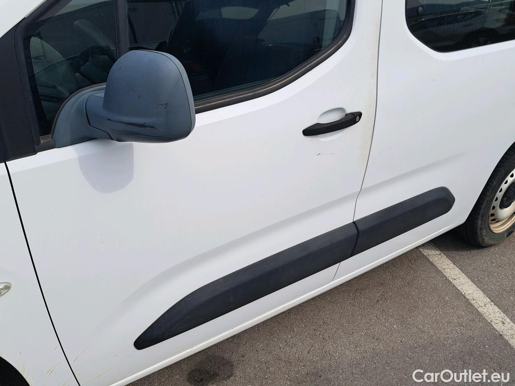  Citroen  Berlingo CITROEN  / 2018 / 4P / combi Talla M BlueHDi 100 LIVE (AC) #13
