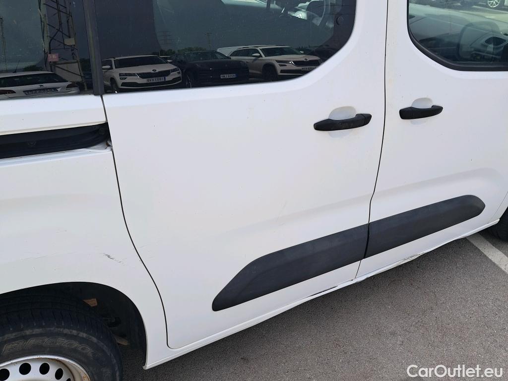  Citroen  Berlingo CITROEN  / 2018 / 4P / combi Talla M BlueHDi 100 LIVE (AC) #11