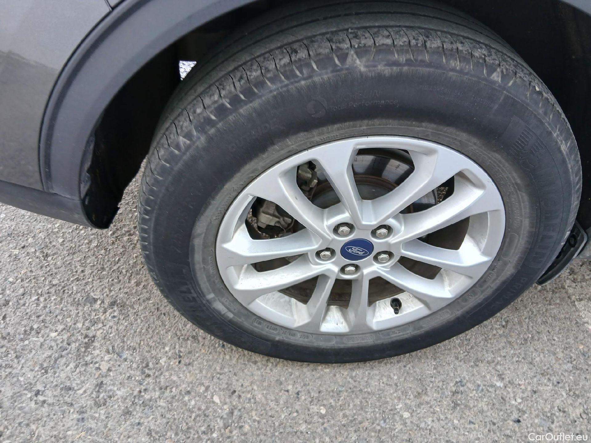  Ford  Kuga FORD  / 2019 / 5P / todoterreno Titanium 2.5 Duratec FHEV 140kW Auto #21