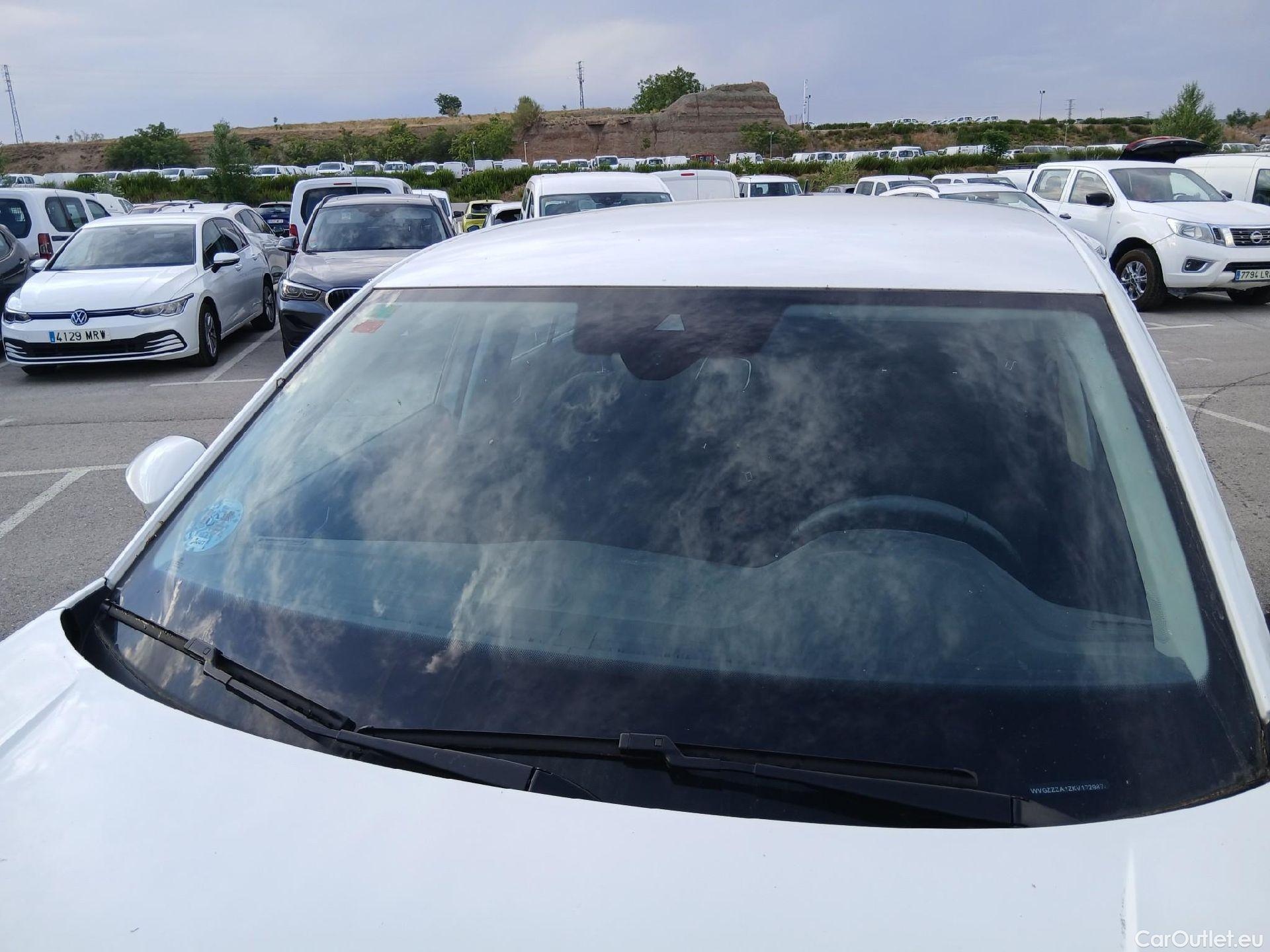  Volkswagen  T-ROC VOLKSWAGEN  / 2017 / 5P / todoterreno Edition 1.6 TDI 85kW (115CV) #2