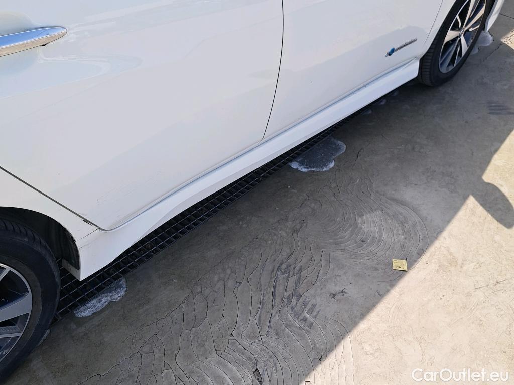  Nissan  Leaf NISSAN  / 2017 / 5P / berlina con portón 40kWh Acenta #9