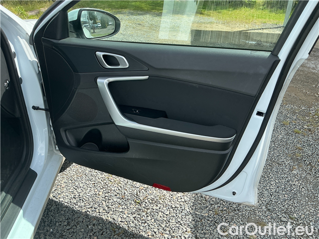  KIA  Cee'd Ceed SW 1.5 T-GDI 118 Spin AT #4