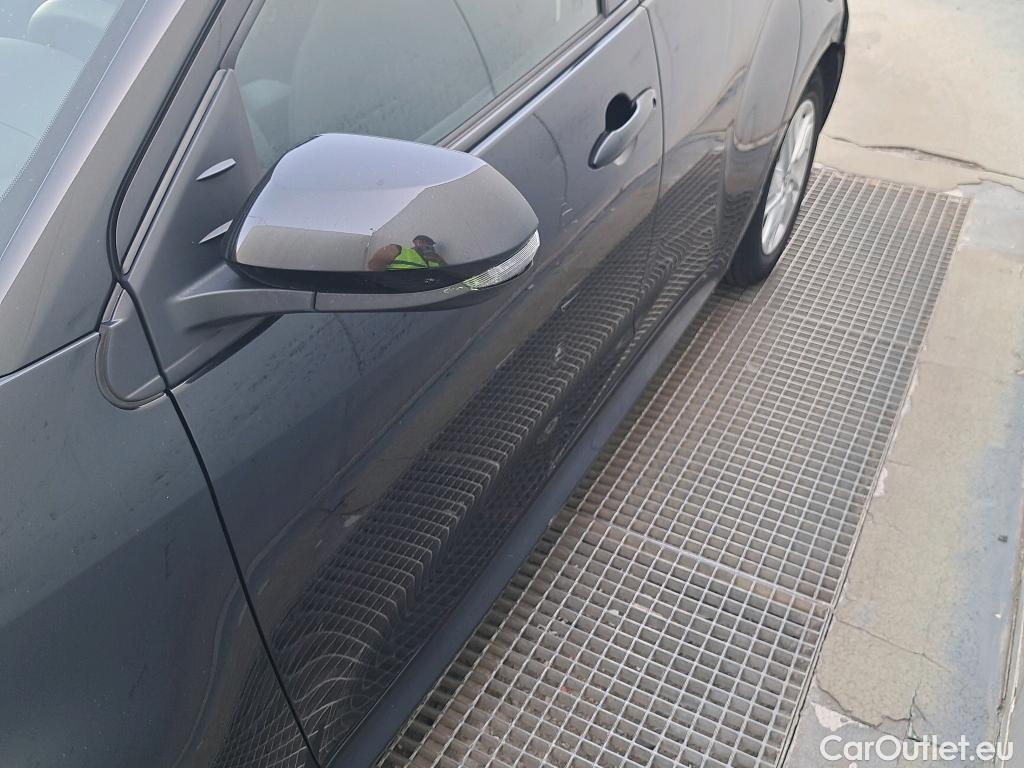  Toyota  Yaris TOYOTA  1.5 120H Business Plus #5