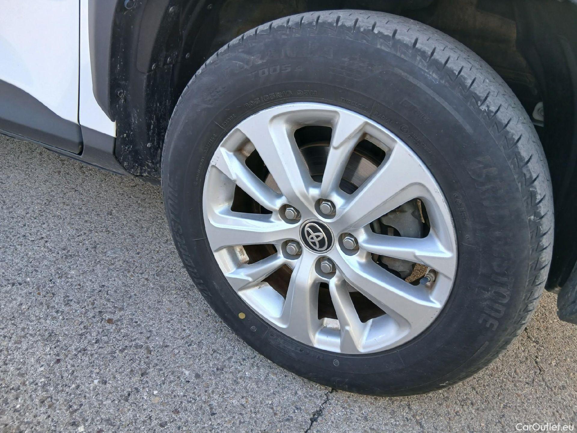  Toyota  Yaris Cross TOYOTA  / 2021 / 5P / todoterreno 1.5 120H Business Plus #32