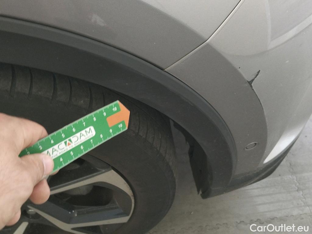  Toyota  C-HR TOYOTA  / 2016 / 5P / todoterreno 1.8 125H Advance (CX) #36