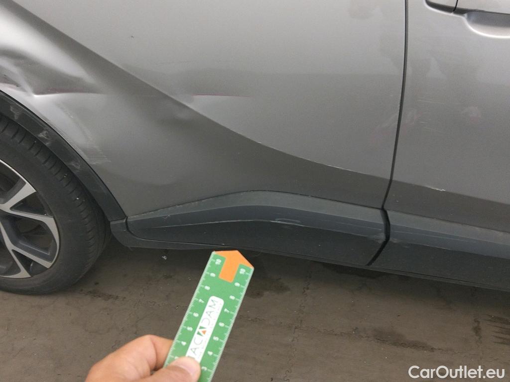  Toyota  C-HR TOYOTA  / 2016 / 5P / todoterreno 1.8 125H Advance (CX) #32
