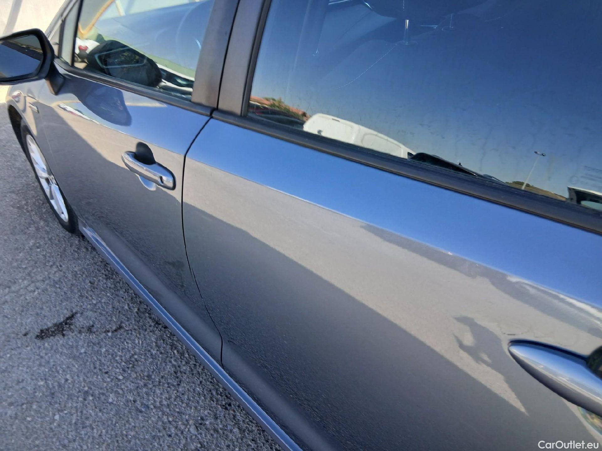  Toyota  Corolla TOYOTA  / 2019 / 4P / sedán 1.8 125H BUSINESS P E-CVT SEDAN Rueda Re #10