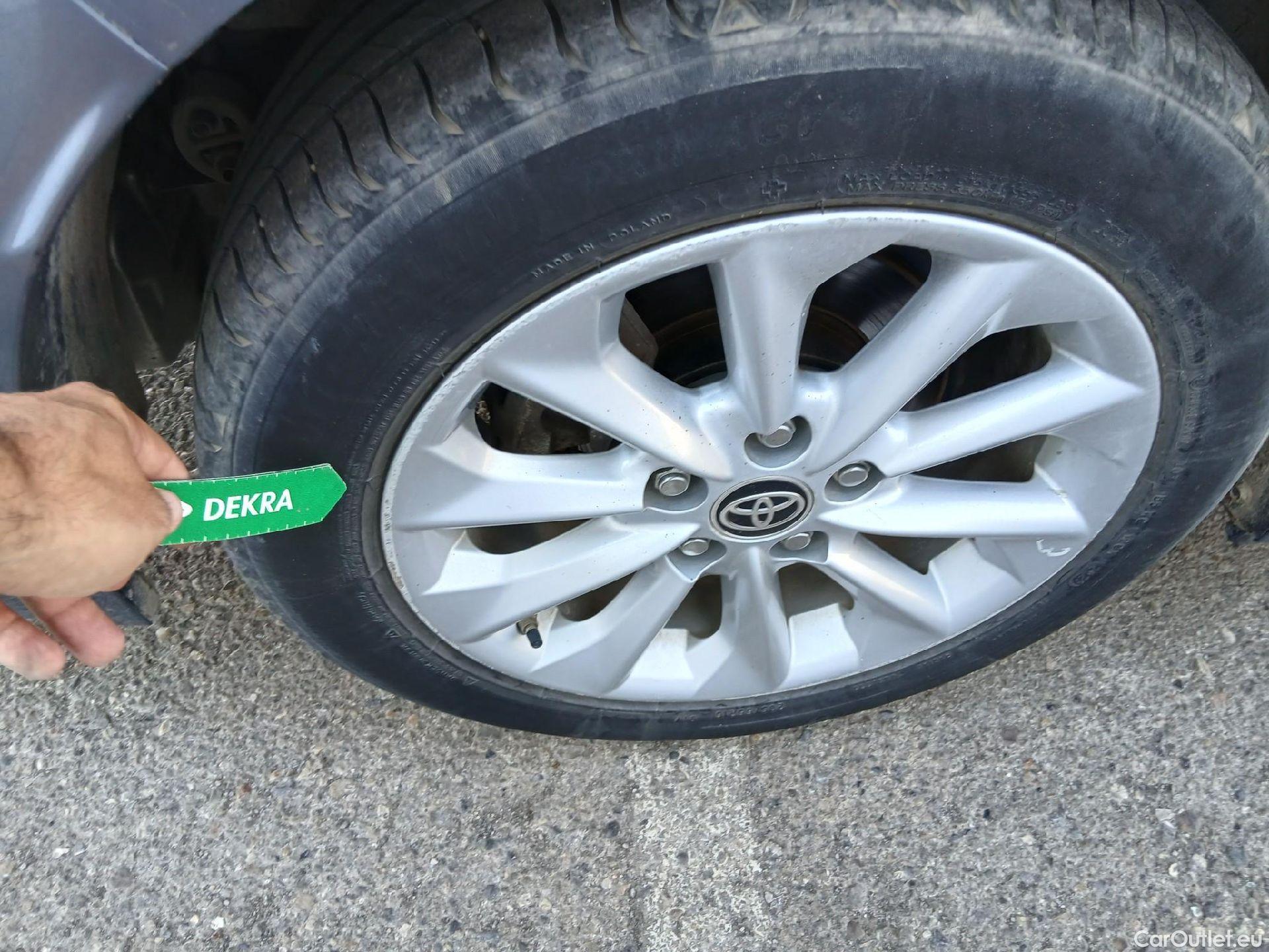 Toyota  Corolla TOYOTA  / 2019 / 4P / sedán 1.8 125H BUSINESS P E-CVT SEDAN Rueda Re #20