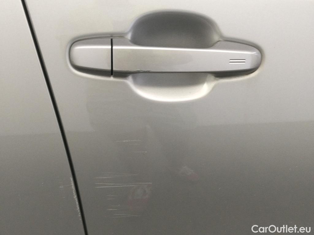  Toyota  C-HR TOYOTA  / 2016 / 5P / todoterreno 1.8 125H Advance (CX) #37