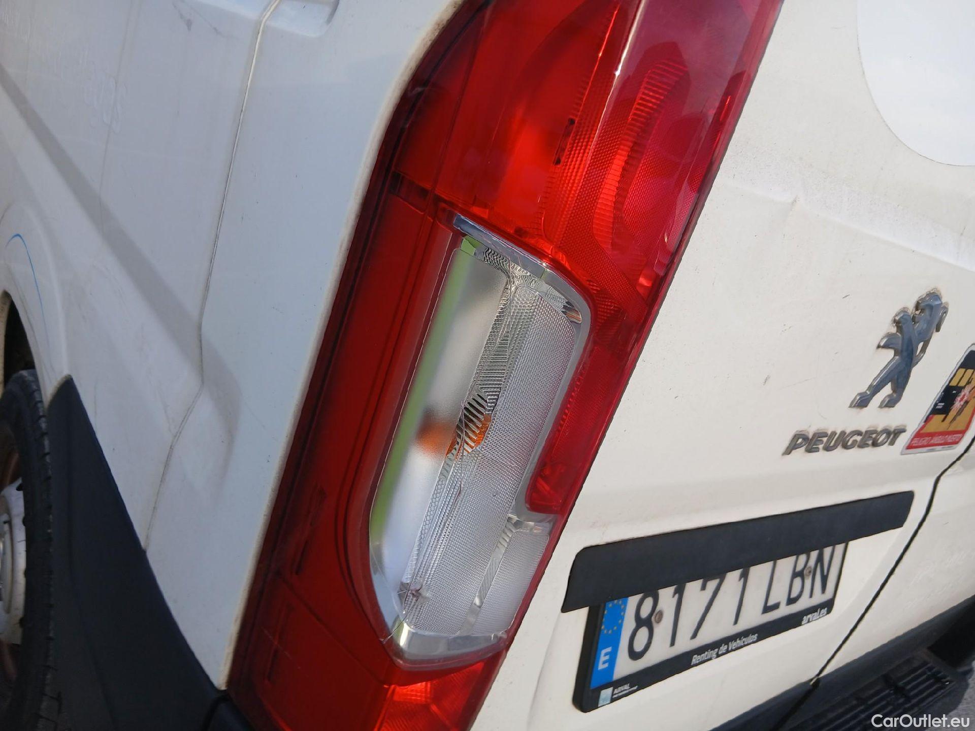  Peugeot  Boxer PEUGEOT  / 2014 / 4P / furgón Pack 335 L2H2 BlueHDi 96KW (130CV) #36