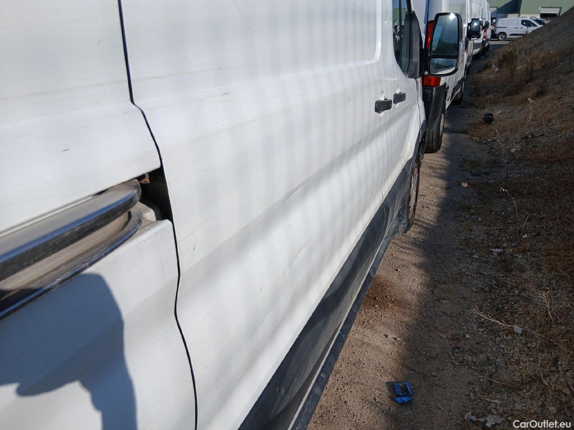  Ford  Transit FORD  / 2013 / 4P / furgón 310 96kW L2H2 Van Trend FWD MHEV #24