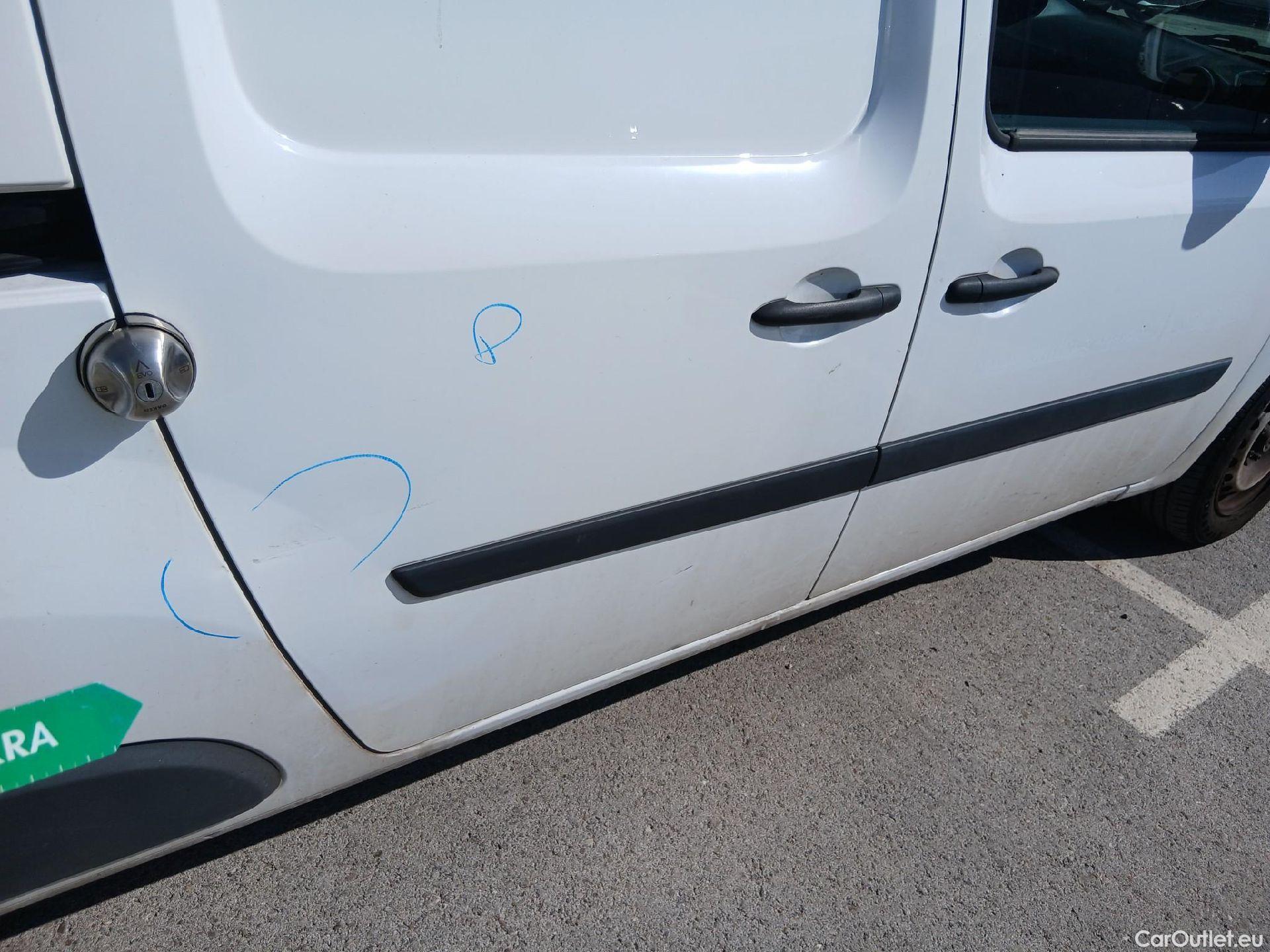  Renault  Kangoo RENAULT  Furgón/2013/4P/furgón derivado de turismo Maxi 2p Blue dCi 85kW (115CV) #27