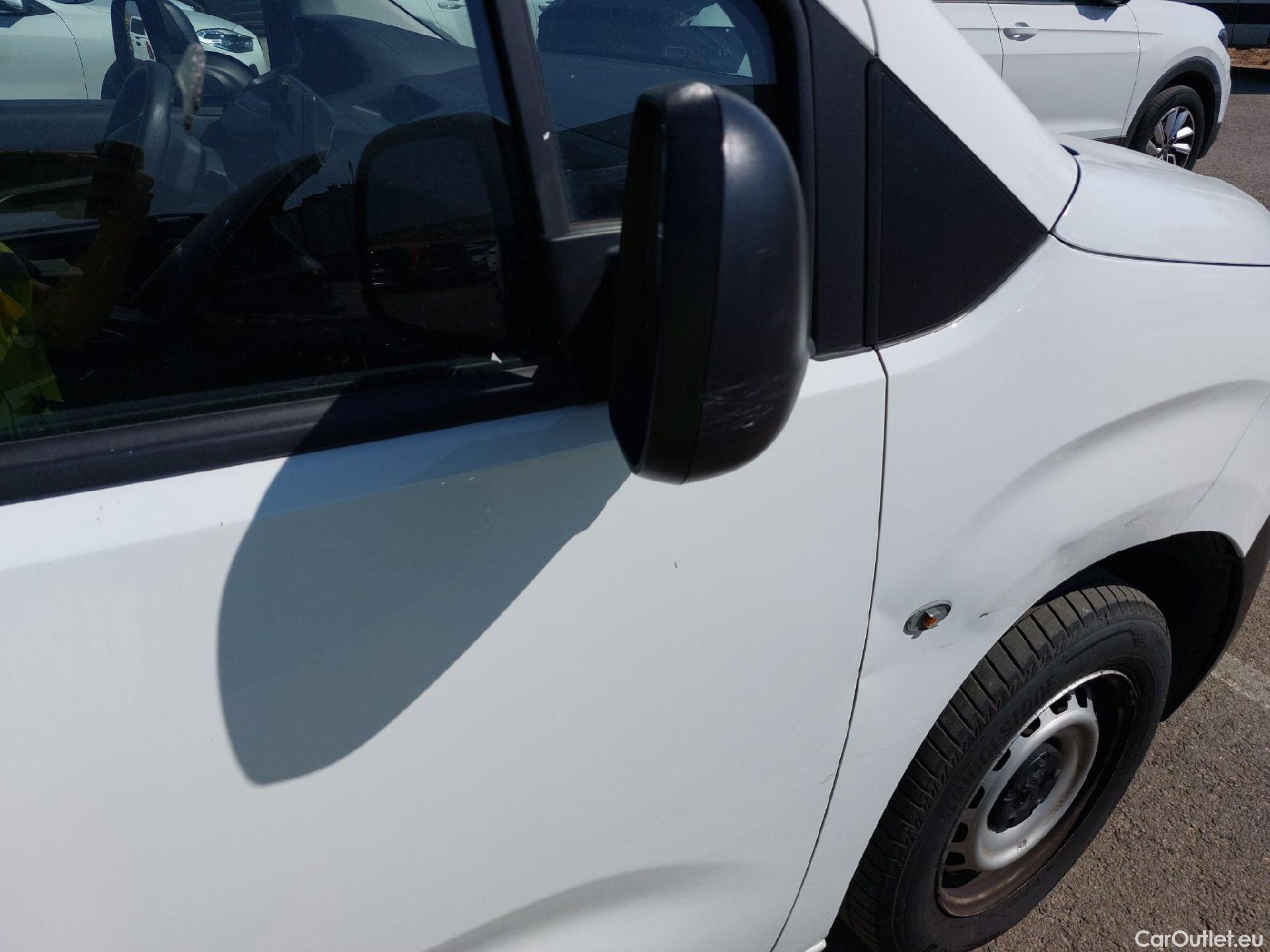  Peugeot  Partner PEUGEOT  / 2018 / 3P / furgón derivado de turismo Pro Standard 600kg BlueHDi 73kW (AC) #25
