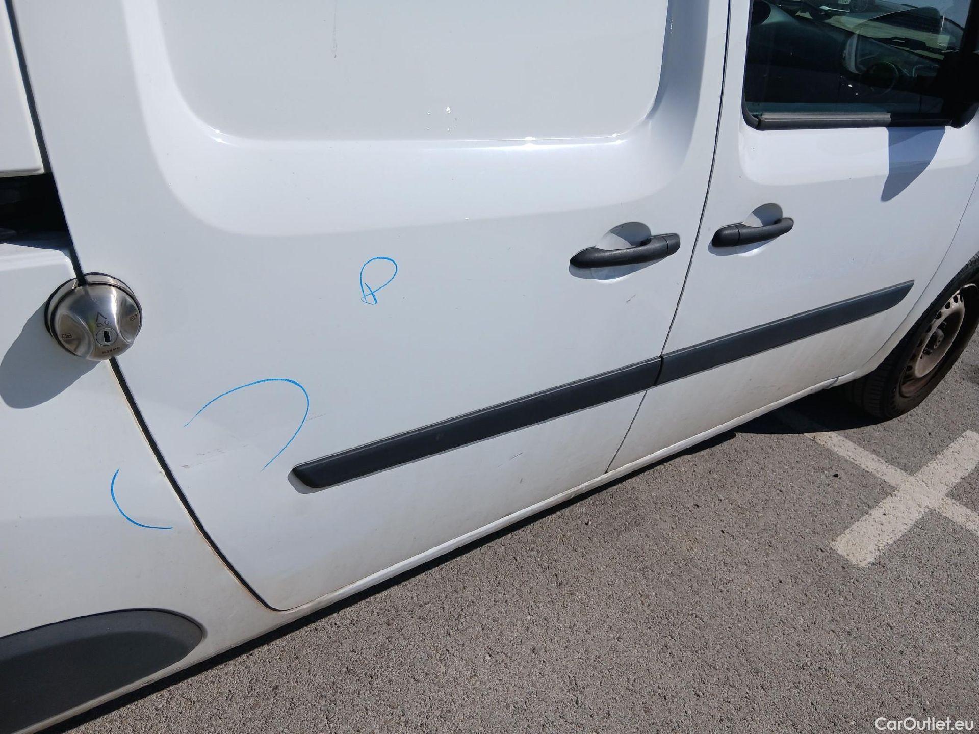  Renault  Kangoo RENAULT  Furgón/2013/4P/furgón derivado de turismo Maxi 2p Blue dCi 85kW (115CV) #28