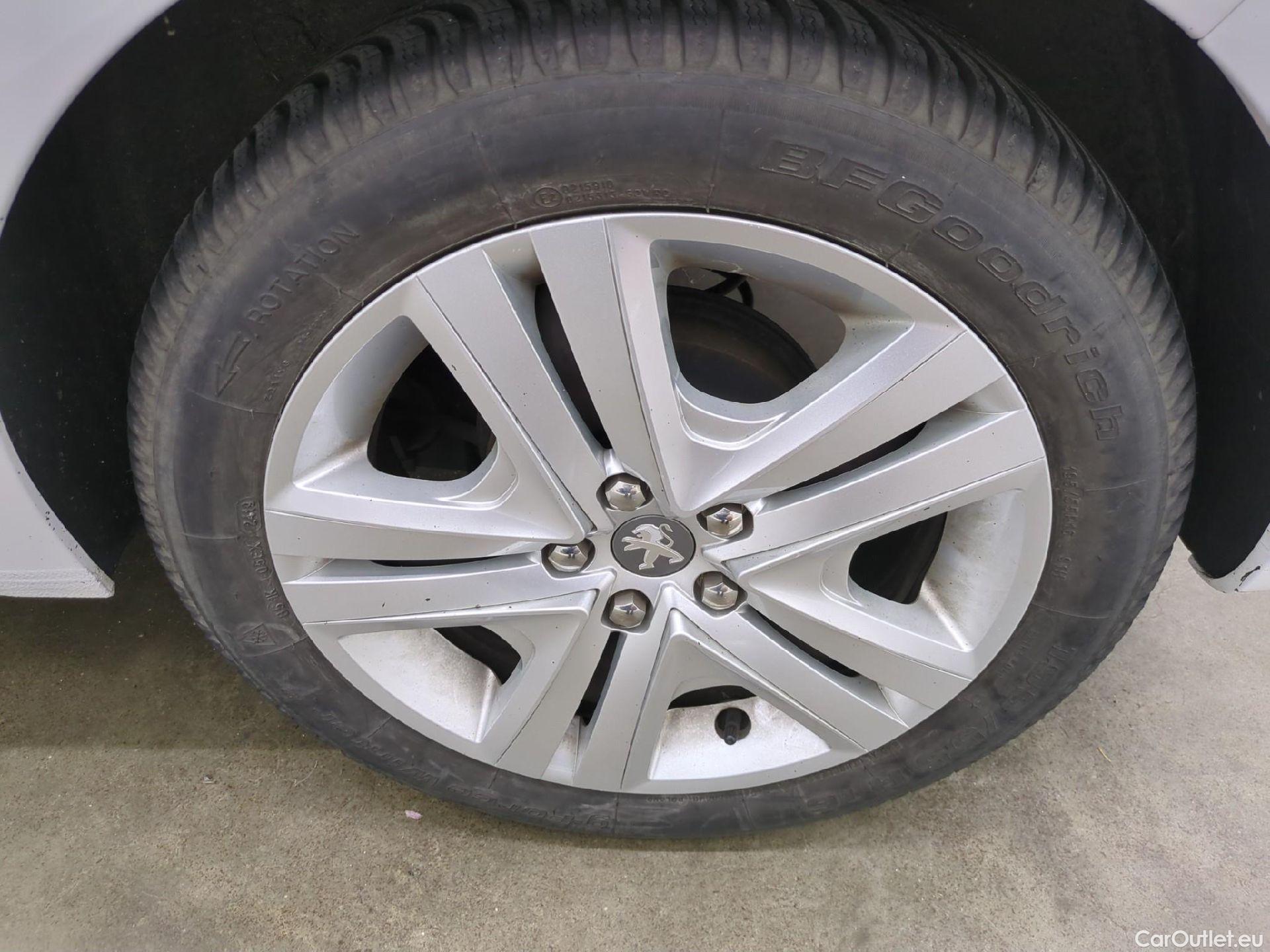  Peugeot  208  Signature 1.2 PureTech 80CV BVM5 E6dT #3