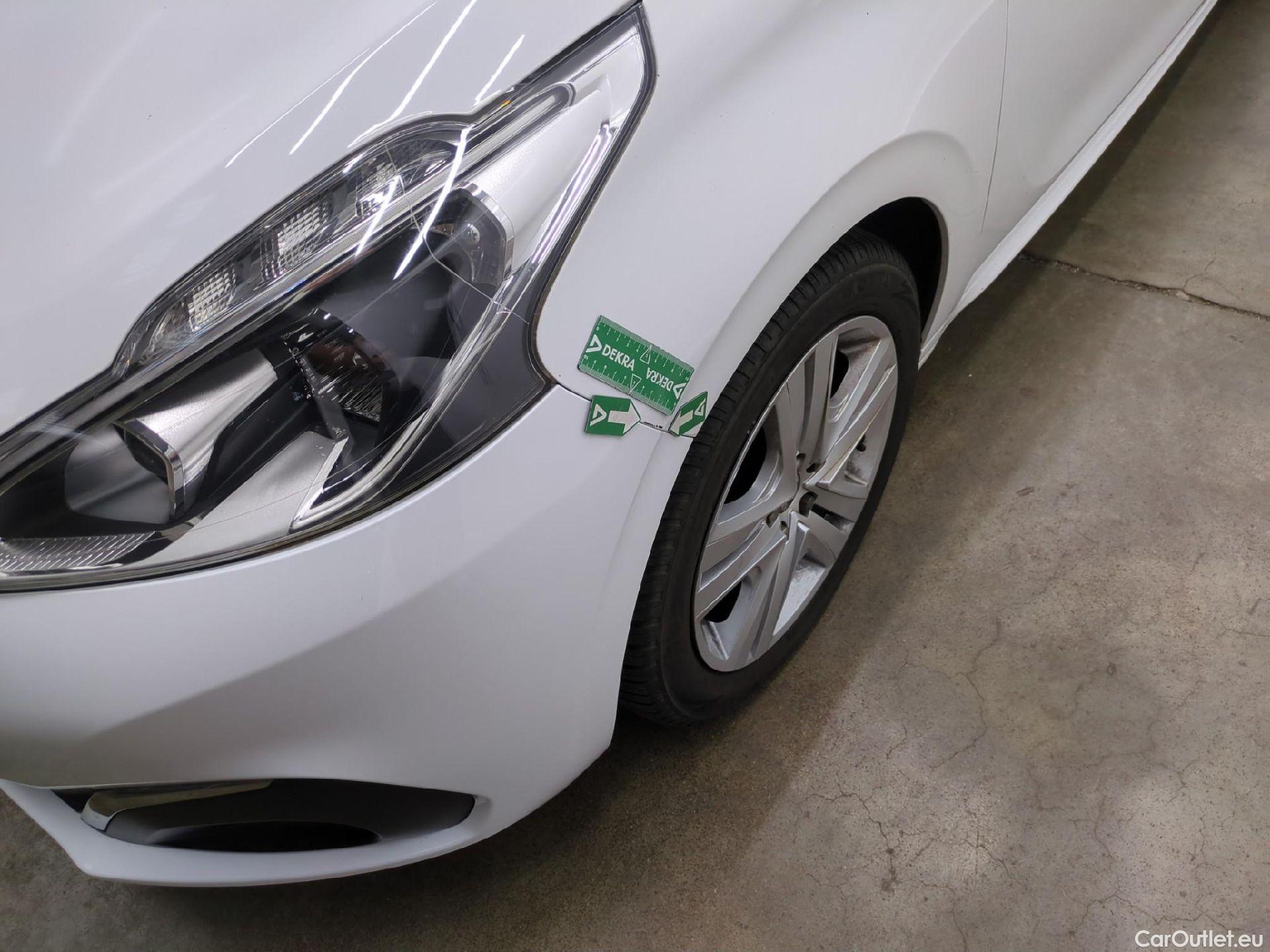  Peugeot  208  Signature 1.2 PureTech 80CV BVM5 E6dT #19