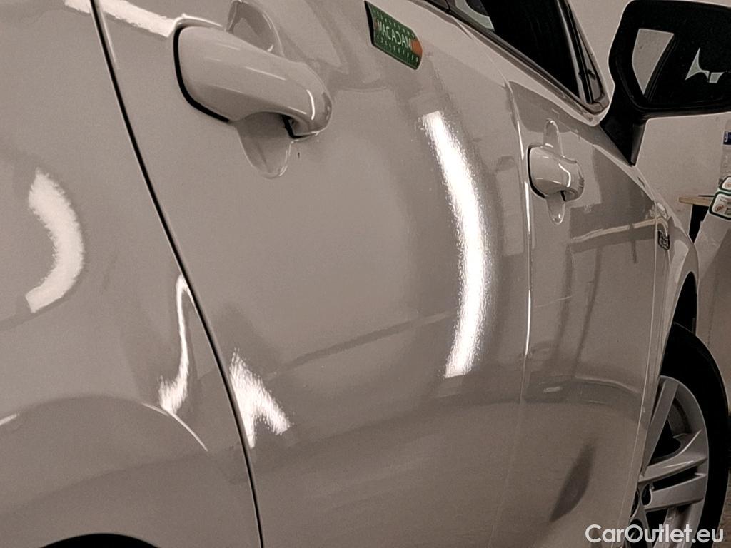  Toyota  Corolla TOYOTA  / 2018 / 5P / Berline Hybride 122h Dynamic Business #13