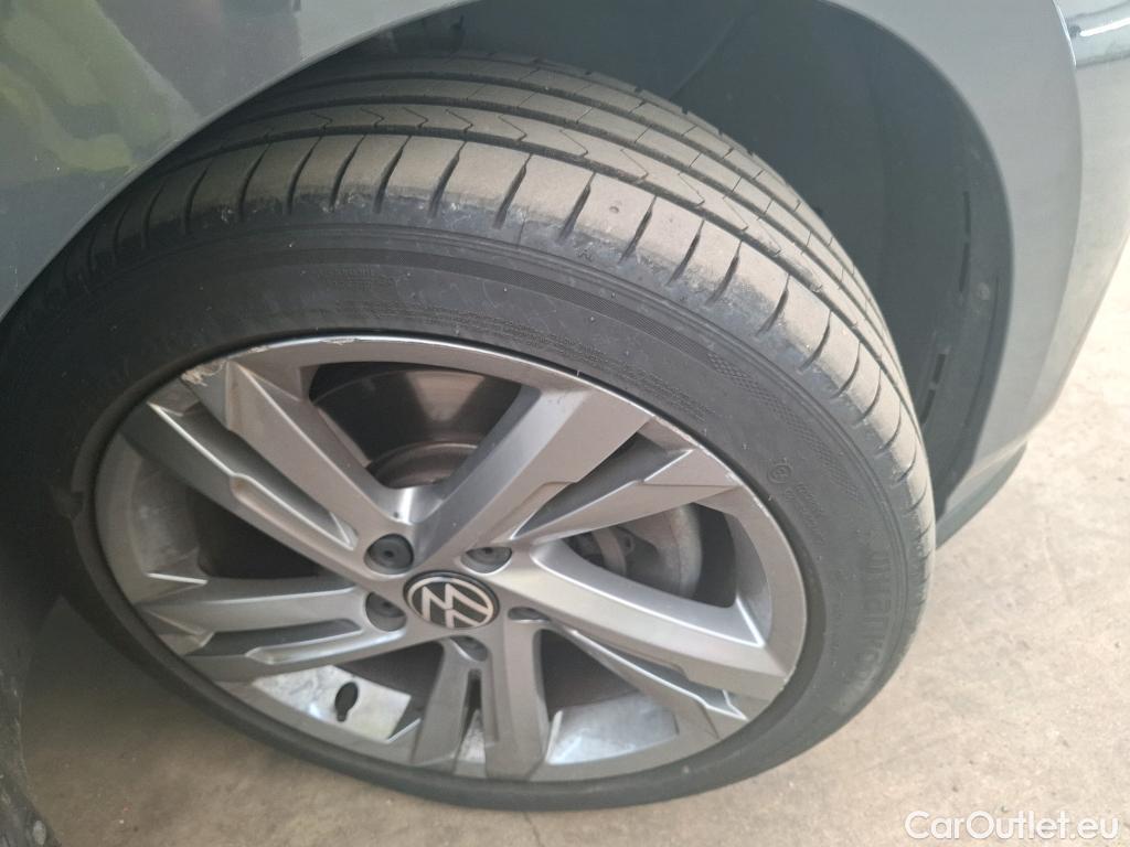  Volkswagen  Golf  VIII SW R-Line 2.0 TDI 150CV BVA7 E6d #1