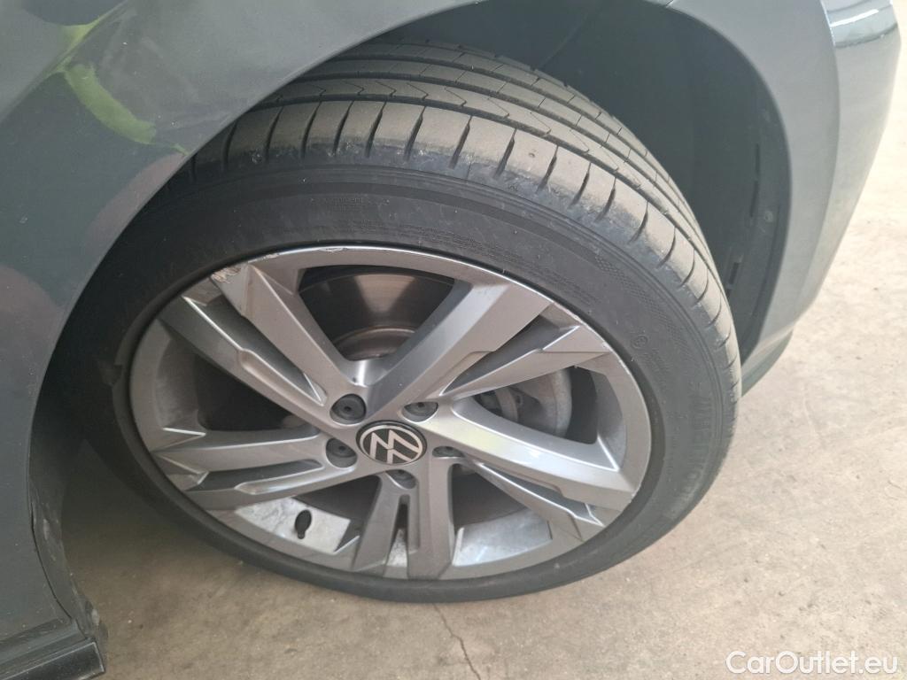  Volkswagen  Golf  VIII SW R-Line 2.0 TDI 150CV BVA7 E6d #9