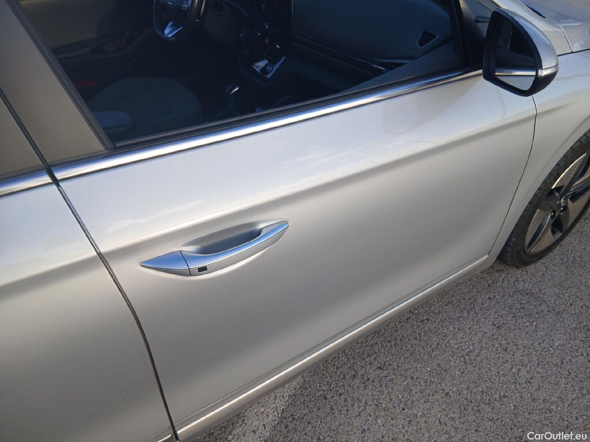  Hyundai   Ioniq HYUNDAI / 2019 / 5P / berlina con portón 1.6 GDI HEV Tecno DCT #25