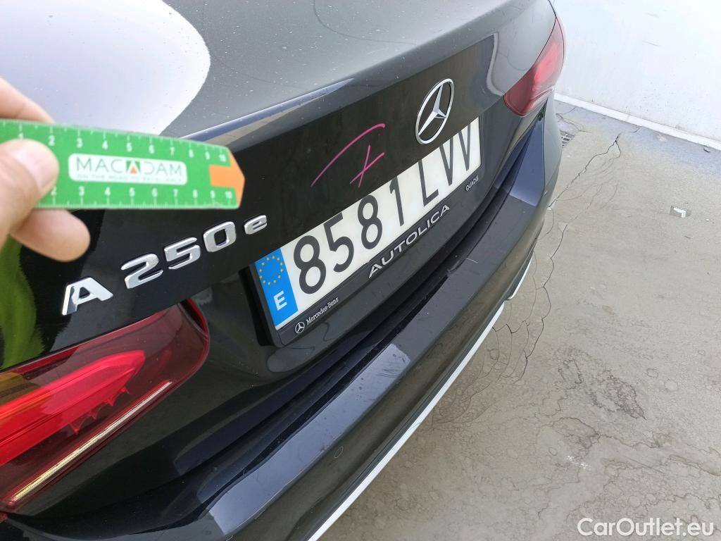  Mercedes  A-Klasse MERCEDES-BENZ Clase A / 2018 / 4P / sedán Sedán A 250 e #1