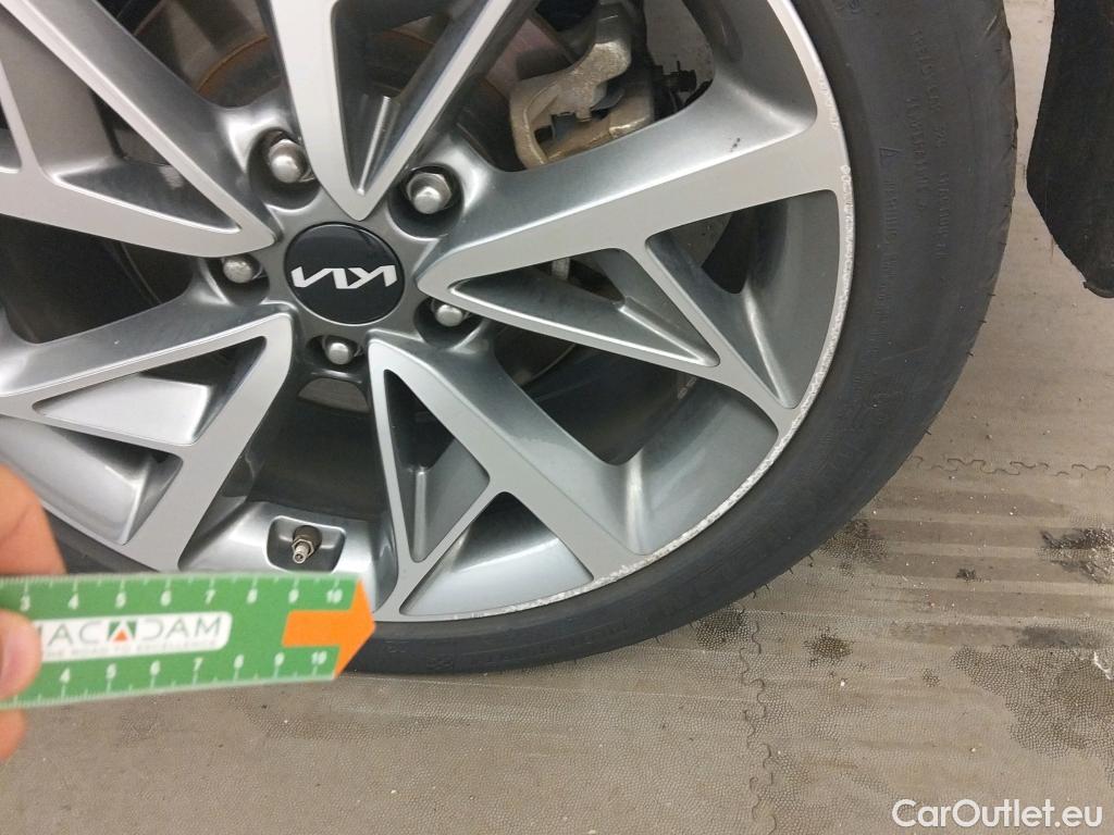 KIA  Niro KIA  / 2019 / 5P / crossover 1.6 GDi HEV 104kW (141CV) Emotion (AC) #2