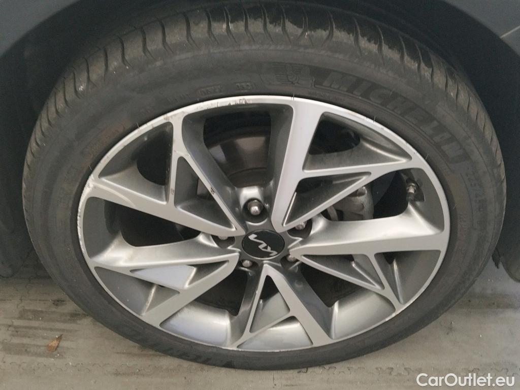  KIA  Niro KIA  / 2019 / 5P / crossover 1.6 GDi HEV 104kW (141CV) Emotion (AC) #5
