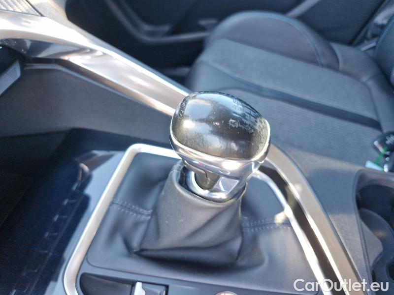  Peugeot  3008  (2016)  1.5bHDi 130 Allure #15