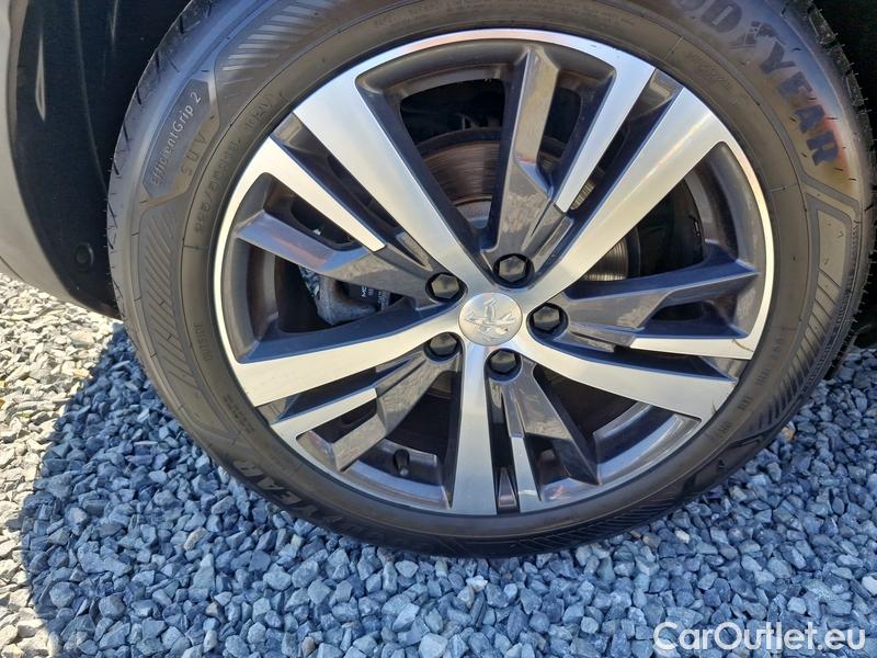  Peugeot  3008  (2016)  1.5bHDi 130 Allure #50