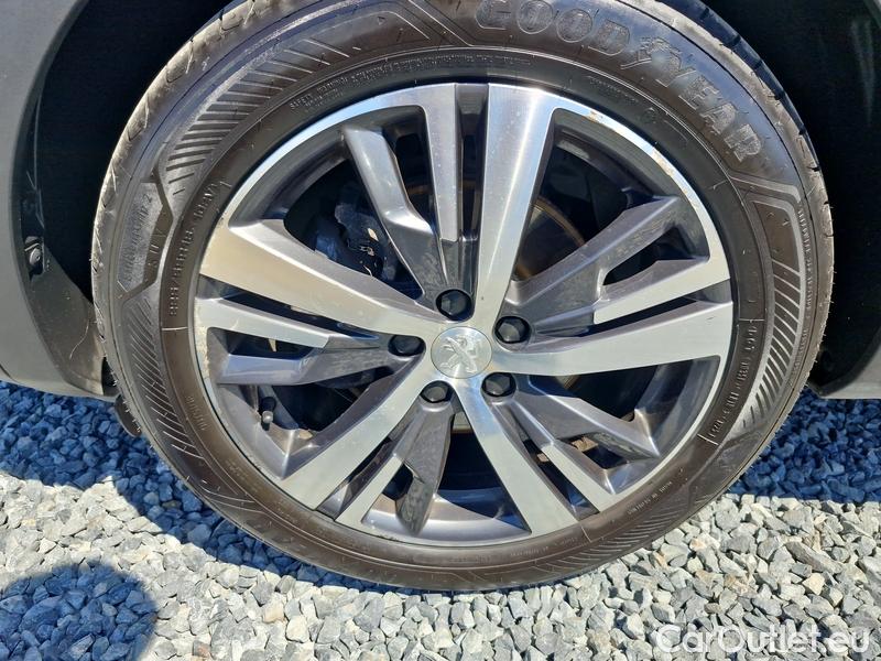  Peugeot  3008  (2016)  1.5bHDi 130 Allure #6