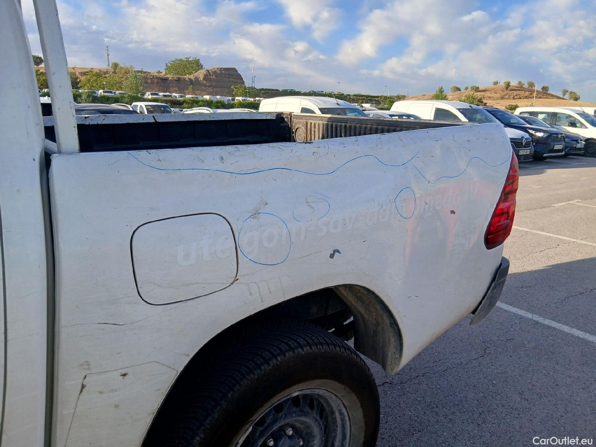  Toyota  Hilux TOYOTA  / 2016 / 4P / pickup 2.4 D-4D Cabina Doble GX #20