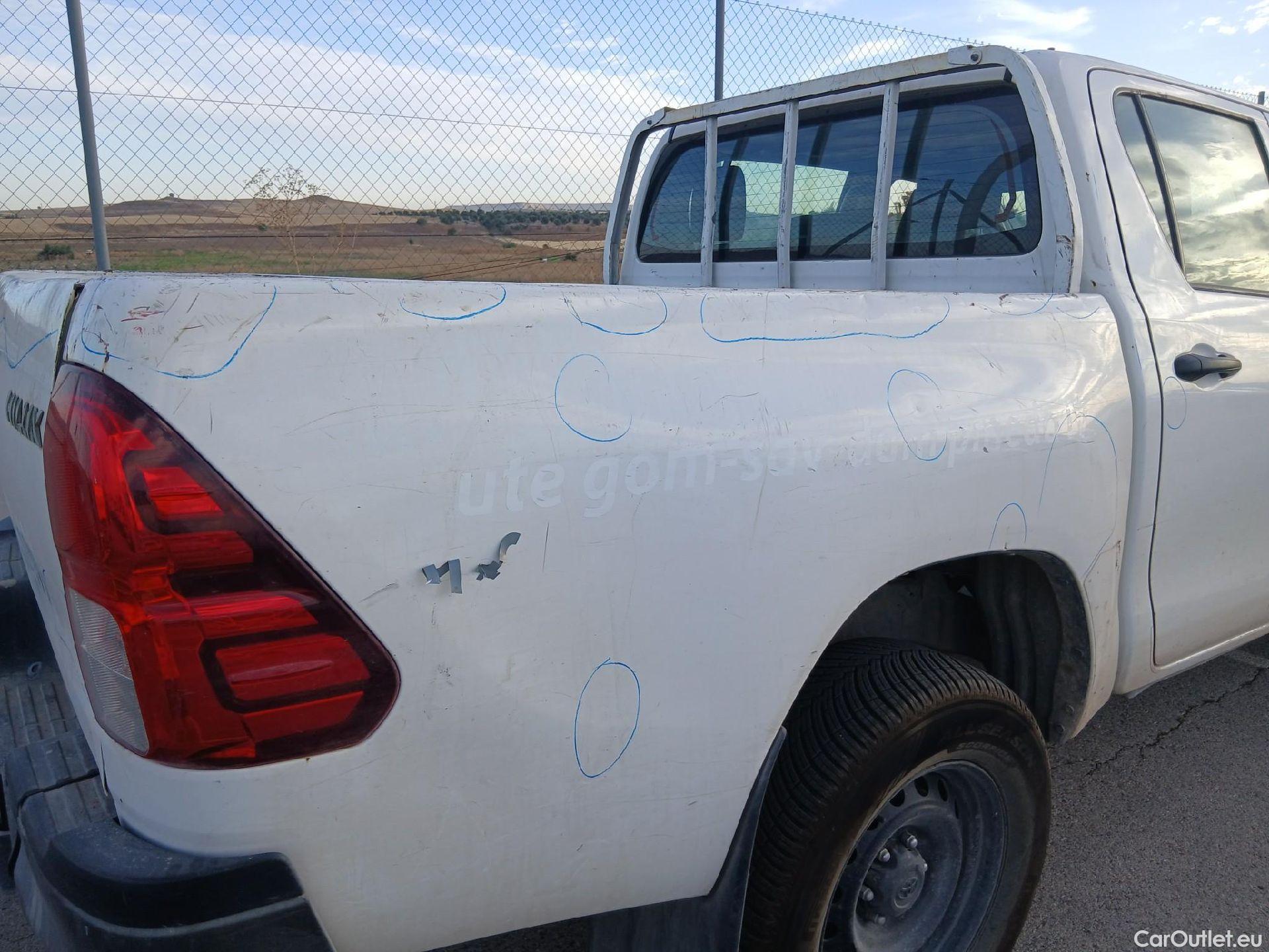  Toyota  Hilux TOYOTA  / 2016 / 4P / pickup 2.4 D-4D Cabina Doble GX #29
