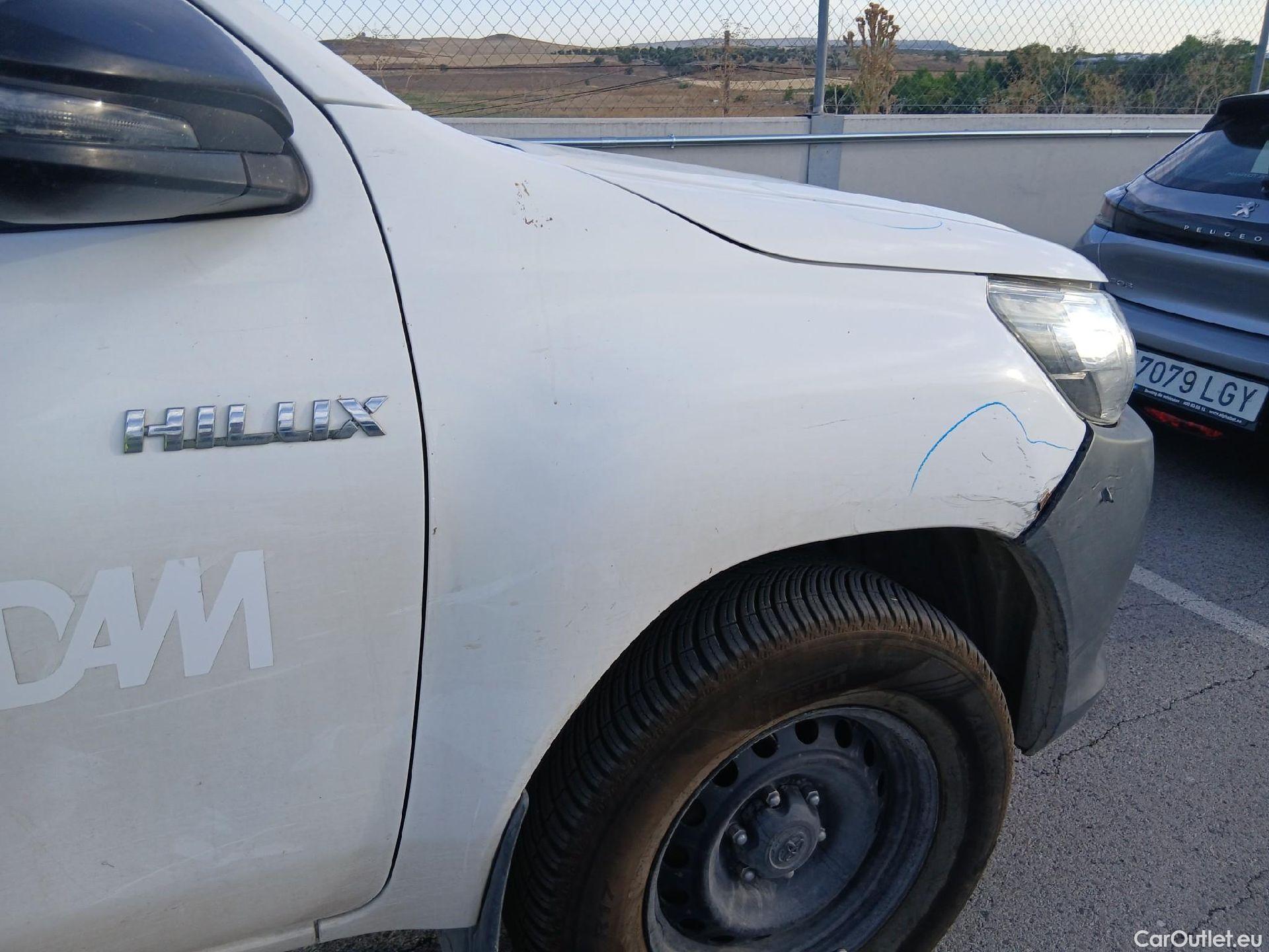  Toyota  Hilux TOYOTA  / 2016 / 4P / pickup 2.4 D-4D Cabina Doble GX #39