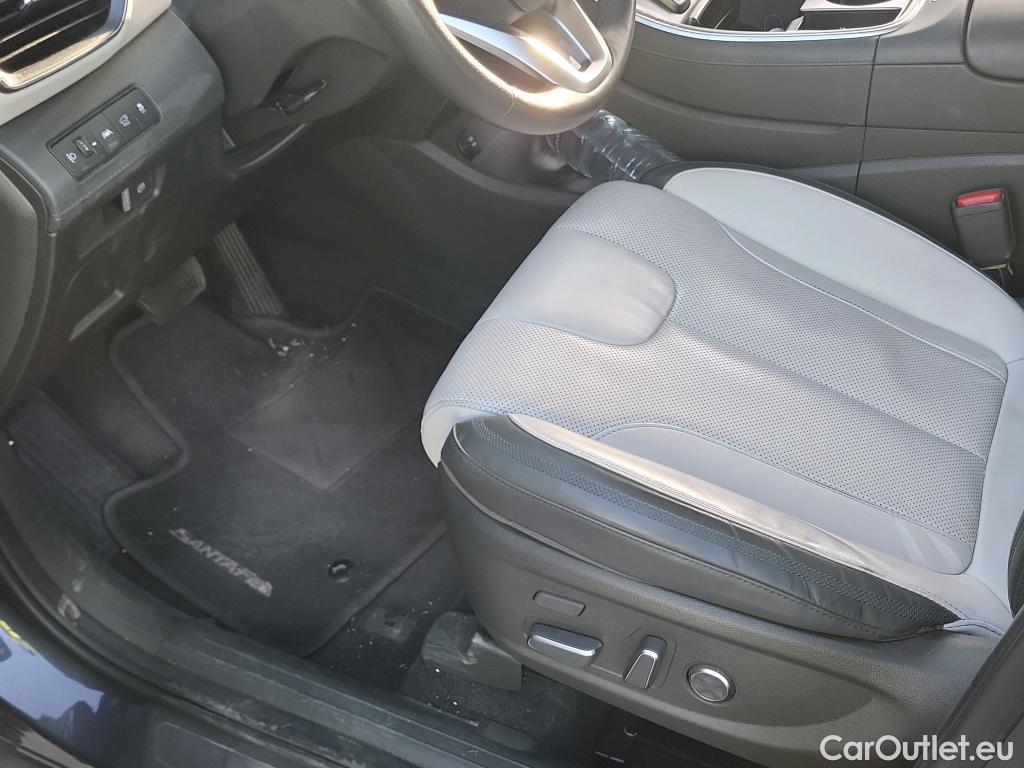  Hyundai  Santa Fe HYUNDAI  / 2021 / 5P / todoterreno 2.2 CRDi Style DCT 4x4 #17