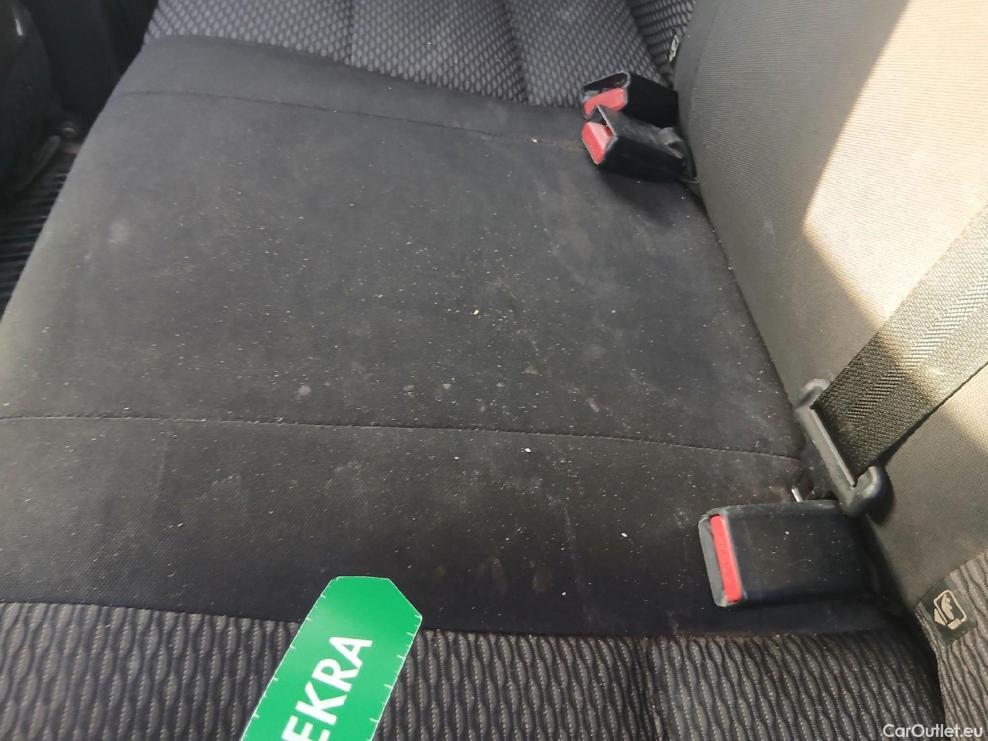  Toyota  Hilux TOYOTA  / 2016 / 4P / pickup 2.4 D-4D Cabina Doble GX #15