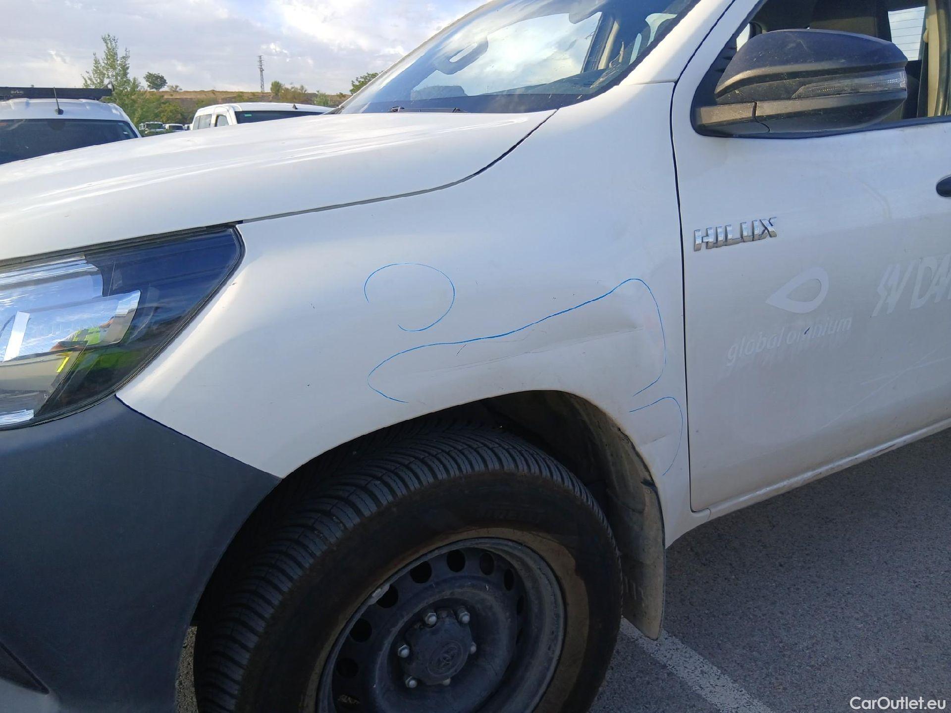  Toyota  Hilux TOYOTA  / 2016 / 4P / pickup 2.4 D-4D Cabina Doble GX #7