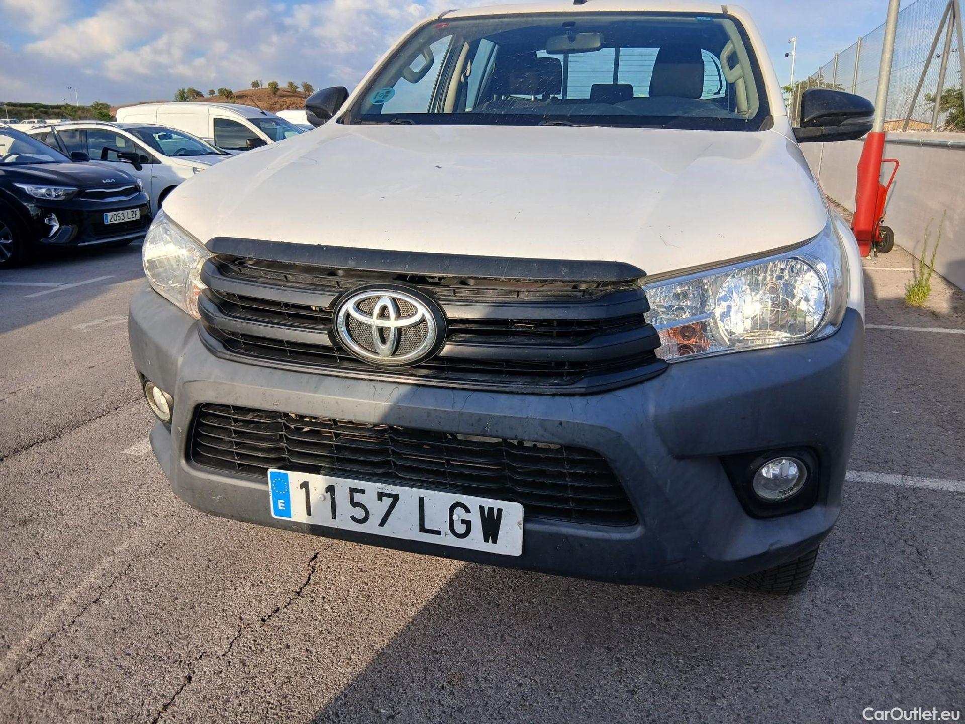  Toyota  Hilux TOYOTA  / 2016 / 4P / pickup 2.4 D-4D Cabina Doble GX #5