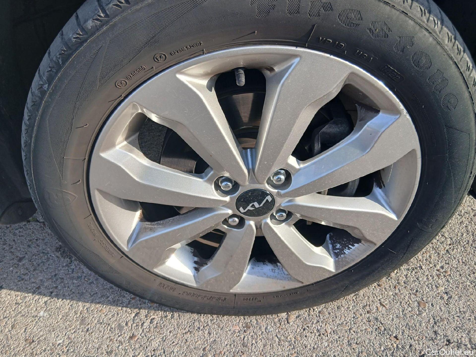 KIA  STONIC KIA  / 2017 / 5P / todoterreno 1.0 T-GDi 74kW MHEV iMT Concept Plus(SL)(SP) #31