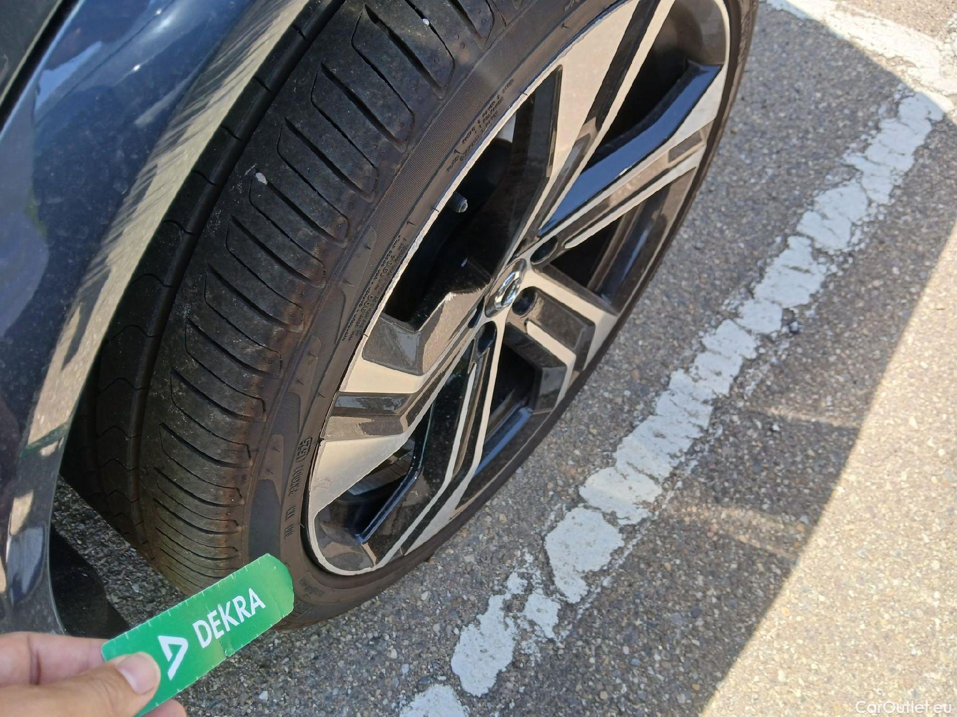  Volvo  XC90 VOLVO  / 2019 / 5P / todoterreno 2.0 T8 AWD Recharge R-Design Auto #15