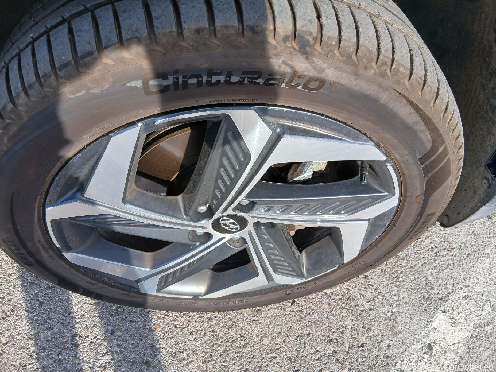  Hyundai  Tucson HYUNDAI  / 2020 / 5P / todoterreno 1.6 TGDI 169kW HEV Tecno Auto 2C #24