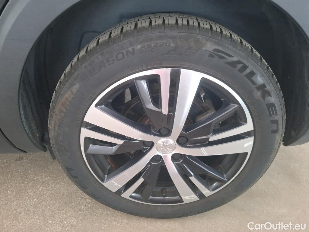  Peugeot  5008 PEUGEOT  / 2016 / 5P / SUV Puretech 130 S&S EAT8 Allure #37