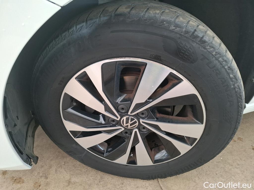  Volkswagen  Polo VOLKSWAGEN  / 2017 / 5P / Berline 1.0 TSI 95 Lounge Business #1