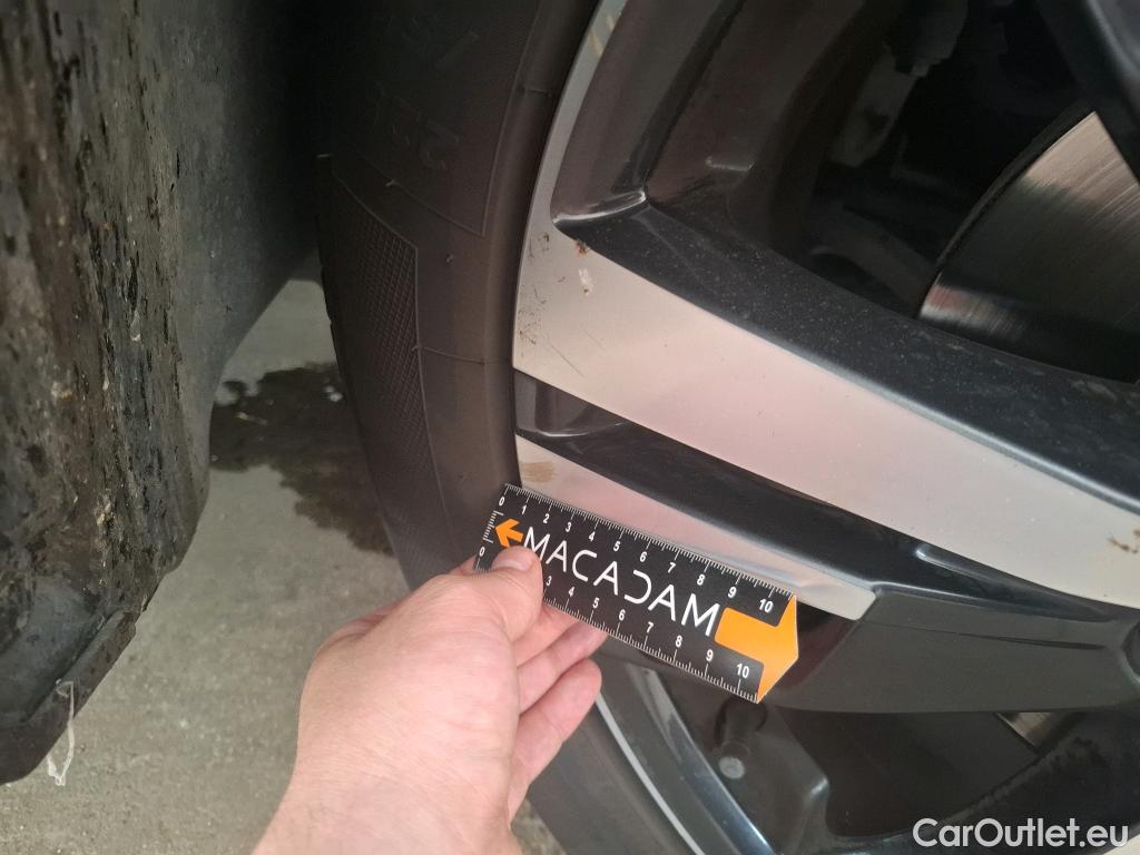  Peugeot  5008 PEUGEOT  / 2016 / 5P / SUV Puretech 130 S&S EAT8 Allure #70
