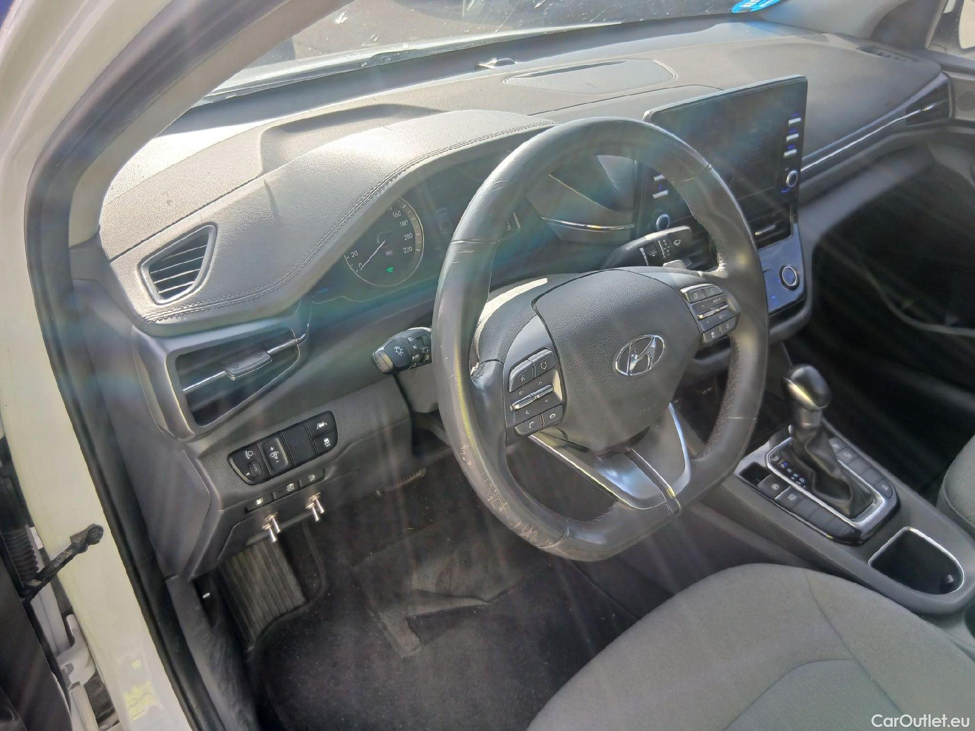  Hyundai   Ioniq HYUNDAI / 2019 / 5P / berlina con portón 1.6 GDI PHEV Klass DCT #24
