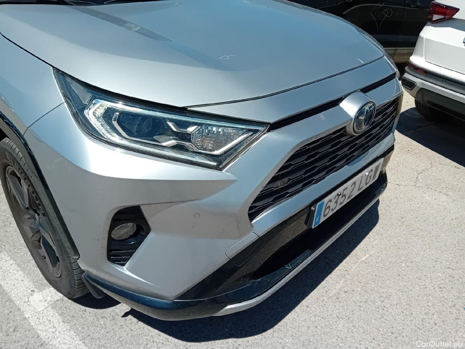  Toyota  RAV4 TOYOTA  / 2018 / 5P / todoterreno 2.5l 220H Feel! 4WD #16