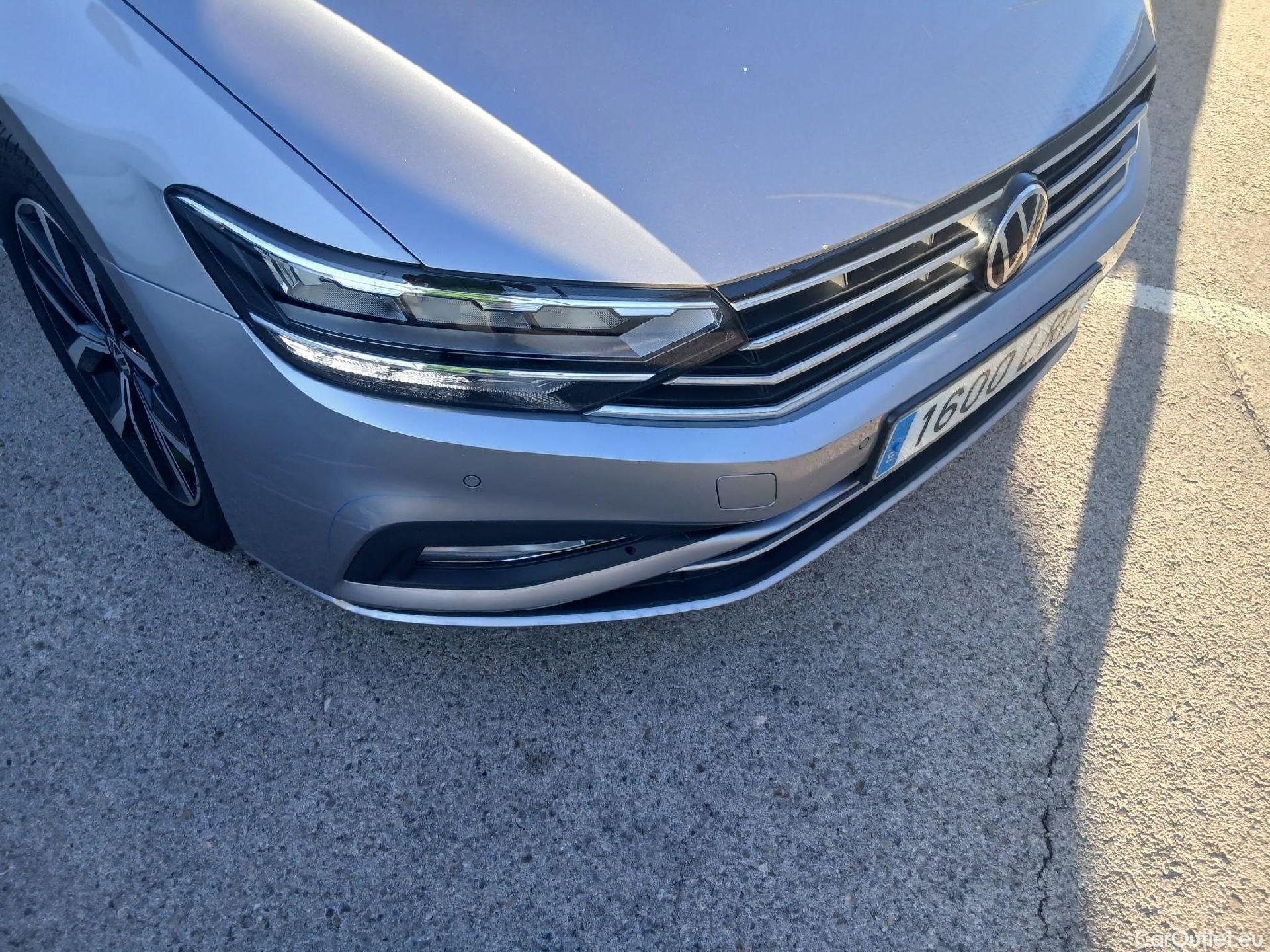  Volkswagen  Passat VOLKSWAGEN  / 2019 / 4P / sedán Executive 2.0 TDI 110kW (150CV) #5