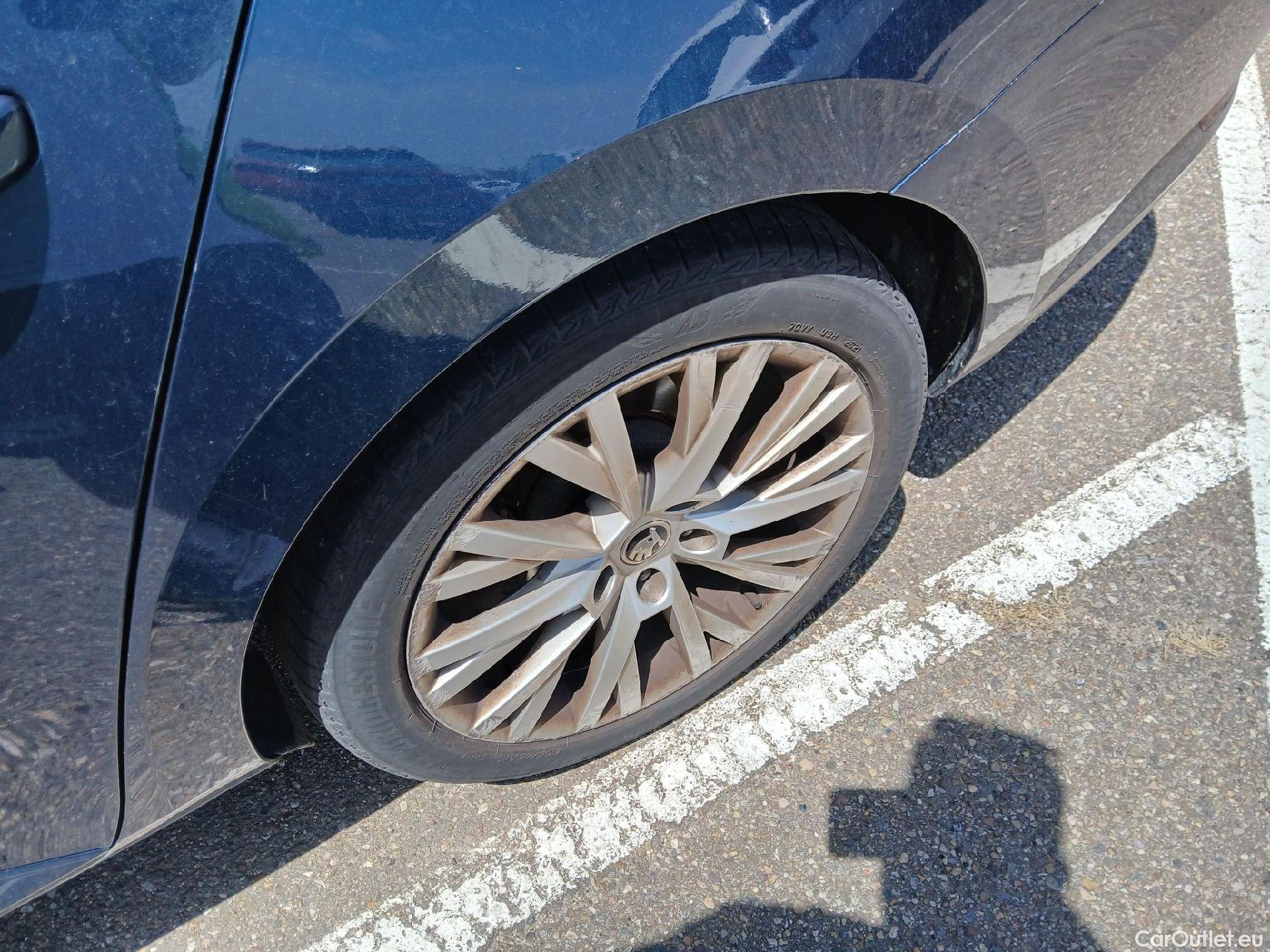  Skoda  Superb SKODA  / 2019 / 5P / berlina con portón 2.0 TDI 110kW (150CV) Style #15