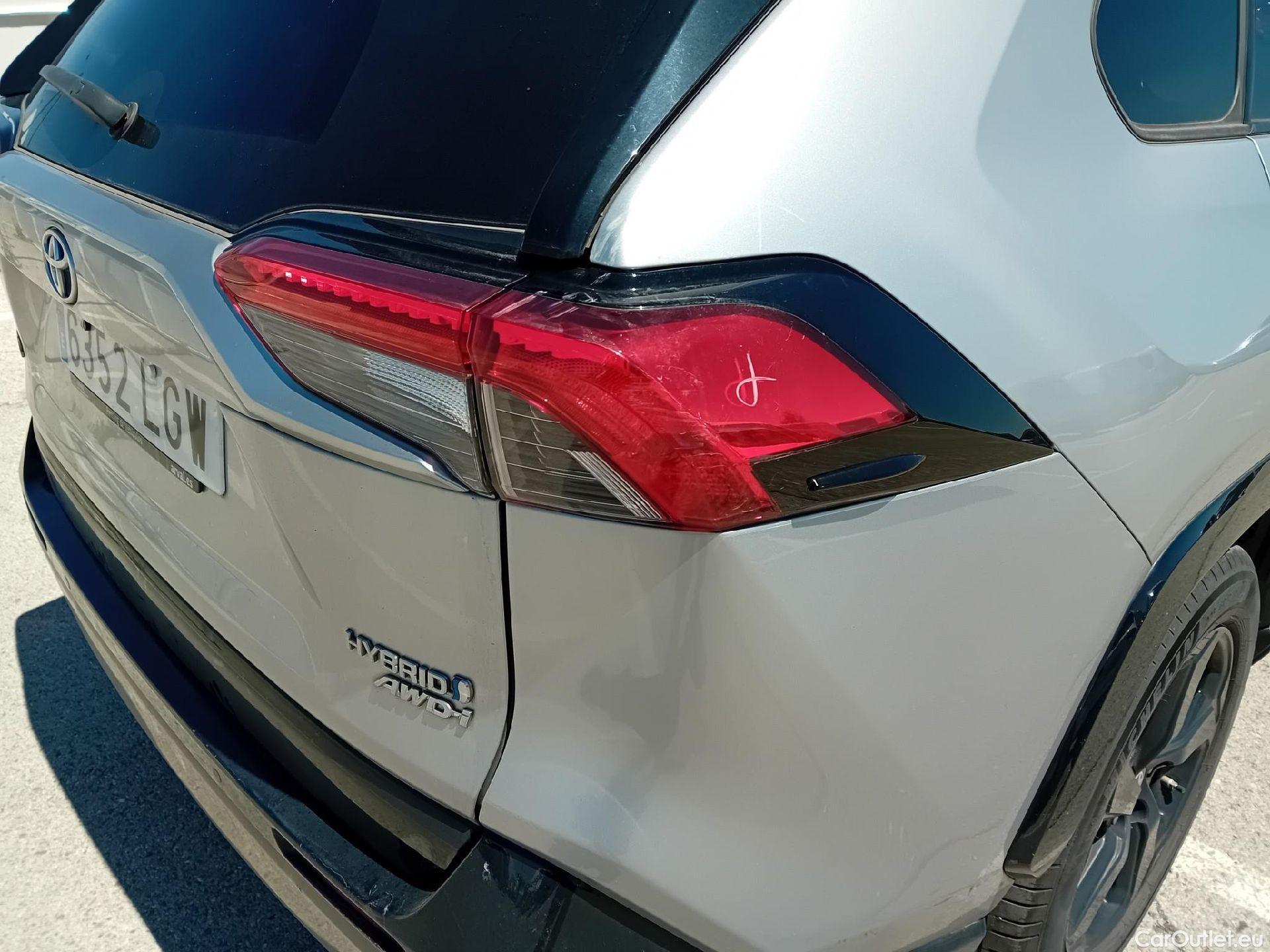  Toyota  RAV4 TOYOTA  / 2018 / 5P / todoterreno 2.5l 220H Feel! 4WD #28
