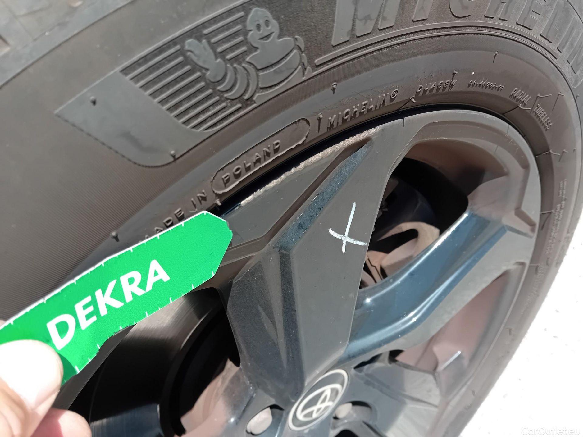  Toyota  RAV4 TOYOTA  / 2018 / 5P / todoterreno 2.5l 220H Feel! 4WD #37